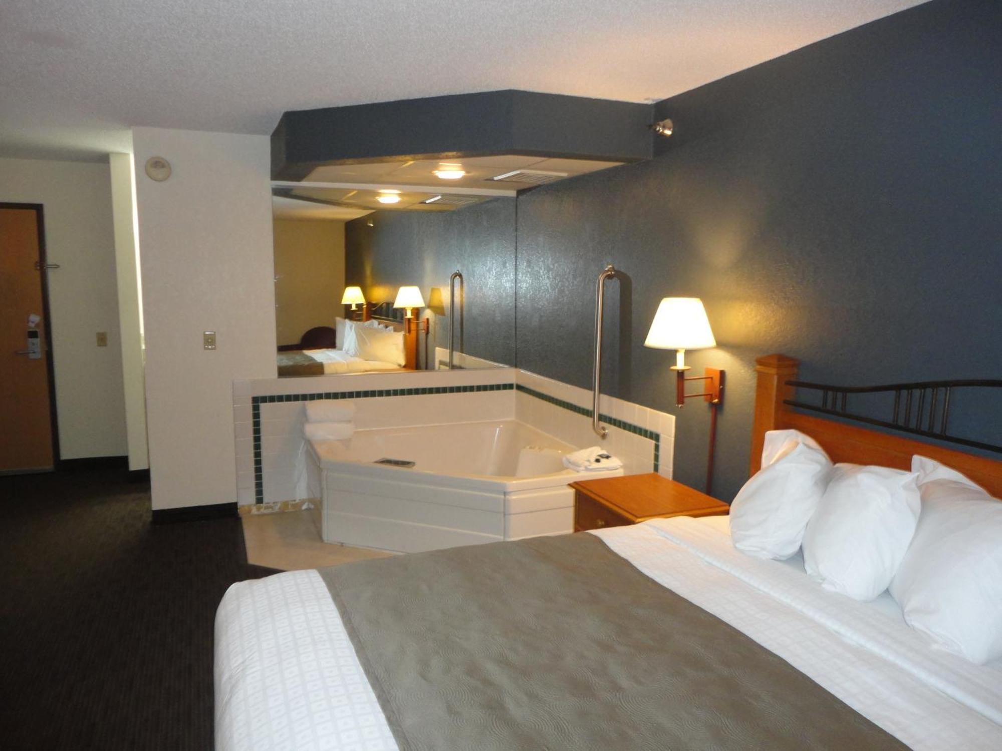 Hotel Baymont By Wyndham Owatonna Exterior foto